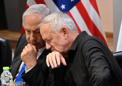 نتنياهو يطالب غانتس بردّ 19 ألف دولار إلى خزينة الدولة