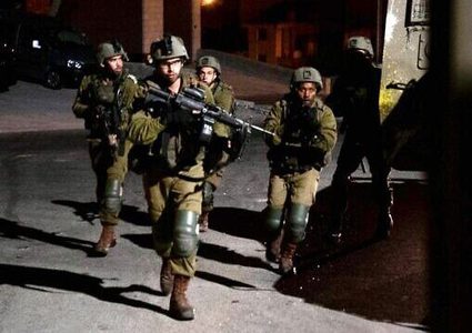 الاحتلال يعتقل 30 مواطنا من الضفة الغربية بينهم طالبة