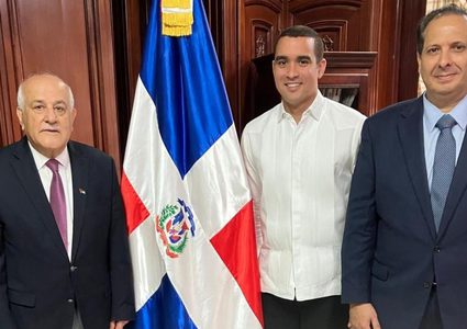 منصور يجتمع مع نائب وزير خارجية الدومينيكان