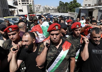 جماهير نابلس تشيع جثماني الشهيدين مشة والشيخ خليل