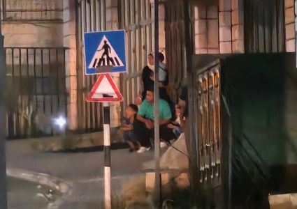 الاحتلال يداهم منازل وينكّل بالمواطنين في الخليل