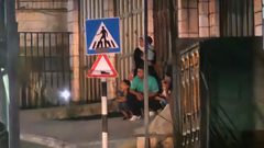 الاحتلال يداهم منازل وينكّل بالمواطنين في الخليل