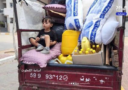 نزوح جديد لسكان شرق دير البلح إلى الغرب