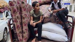 نزوح جديد لسكان شرق دير البلح إلى الغرب