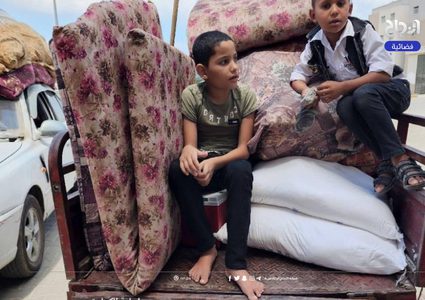 نزوح جديد لسكان شرق دير البلح إلى الغرب