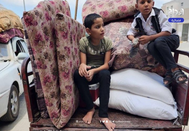 نزوح جديد لسكان شرق دير البلح إلى الغرب