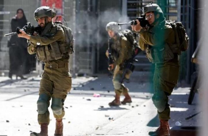 اصابة مواطنين أثناء دعسهمها بمركبة للاحتلال