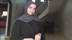 استشهد والدها وأظلمت الدنيا ..