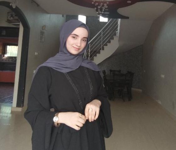 استشهد والدها وأظلمت الدنيا ..
