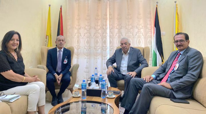 العالول يبحث مع الصليب الاحمر خطورة الأوضاع الإنسانية