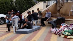 عالقون بين شطري الوطن: عمال غزة في الضفة يواجهون معاناة قاسية