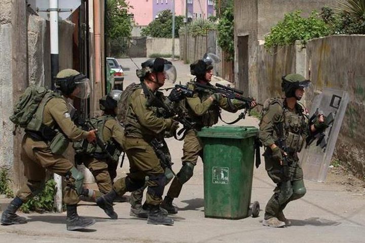 الاحتلال يصيب 4 شبان ويعتقل آخر خلال اقتحام البلدة القديمة من مدينة نابلس