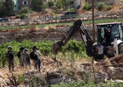 الاحتلال يجرف مشتلا جنوب مدينة طولكرم