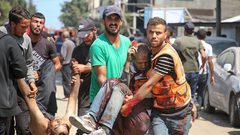 319 يوم من الحرب: شهداء بالعشرات والنيران تطارد خيام النازحين برفح وخان يونس