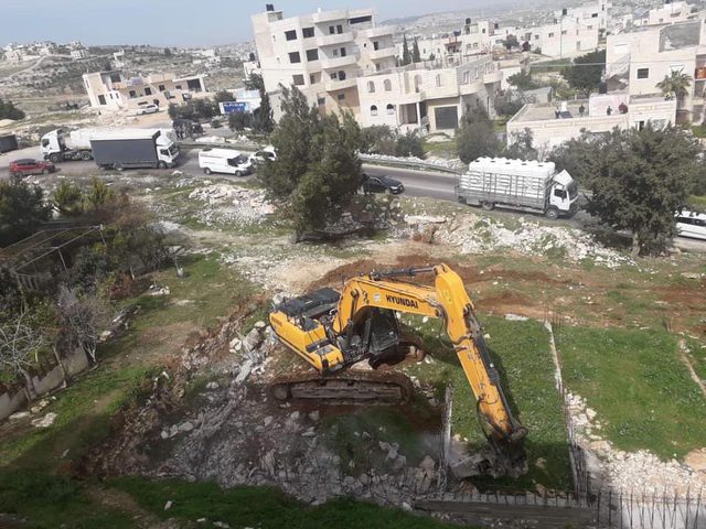 قوات الاحتلال تهدم منزلا في تقوع شرق بيت لحم