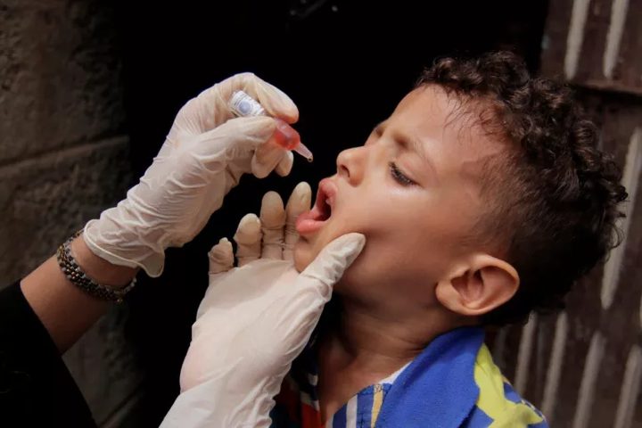 شلل الأطفال يهدد أطفال غزة: تحديات صحية في ظل الحصار وجهود دولية لإنقاذهم