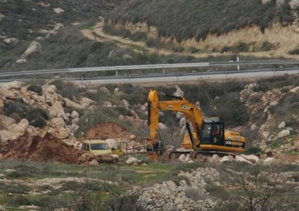 الاحتلال يجرف مزرعة في صفا غرب رام الله