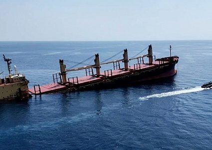 وزارة الشحن اليونانية: ناقلة منتجات نفطية تعرضت لهجوم قبالة اليمن