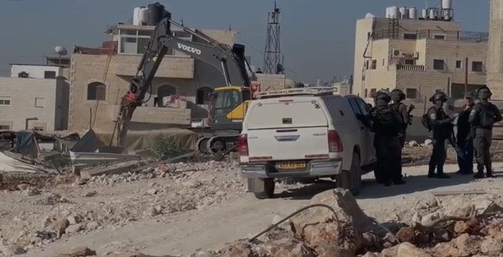 الاحتلال يجرف أساسات منزل في عناتا شمال شرق القدس
