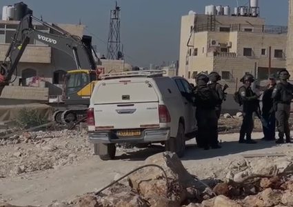 الاحتلال يجرف أساسات منزل في عناتا شمال شرق القدس