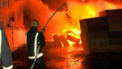 اشتعال النيران بنقطة ييع وقود غير قانونية بالخليل