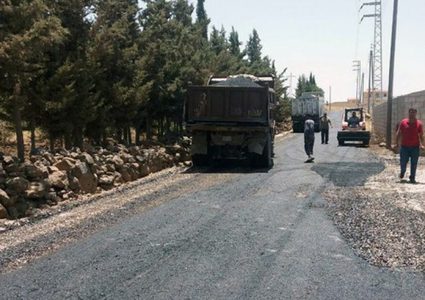 الاحتلال يوقف العمل بتعبيد طريق جنوب نابلس