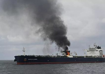 الحوثيون يستهدفون سفينتين في البحر الأحمر وخليج عدن