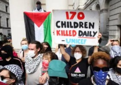 "أنقذوا الأطفال" تطالب بريطانيا بوقف مبيعات الأسلحة لإسرائيل