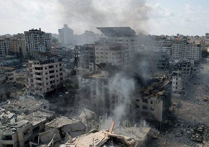 عشرات الشهداء في استمرار القصف وبدء موجات نزوح من دير البلح في اليوم 321 للعدوان