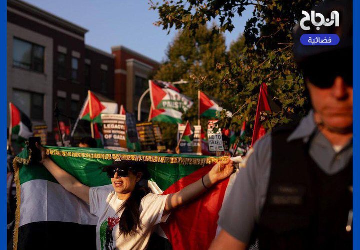 أنصار فلسطين يتظاهرون خلال مؤتمر الحزب الديمقراطي الأمريكي