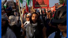 أنصار فلسطين يتظاهرون خلال مؤتمر الحزب الديمقراطي الأمريكي