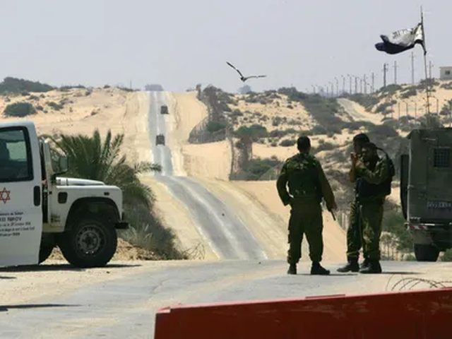 اكسيوس: نتنياهو وافق على انسحاب جزئي من محور فيلادلفيا