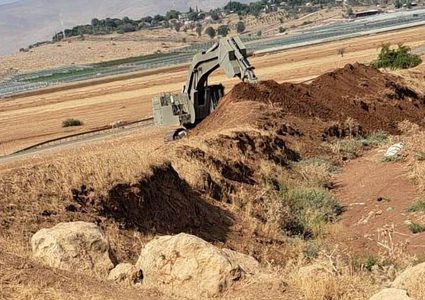 الاحتلال يغلق طريقا ترابية غرب بردلة بالأغوار الشمالية