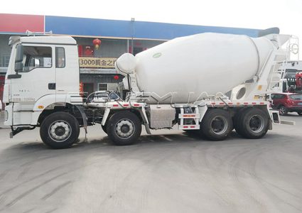 الاحتلال يستولي على "خلاط أسمنت"ويجبر صاحب ورشة بناء على وقف العمل في الفندقومية