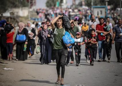 100 ألف مواطن نزحوا من دير البلح في يومين