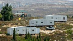 مستوطنون يقيمون بؤرة استيطانية قرب دير قرنطل جنوب غرب أريحا