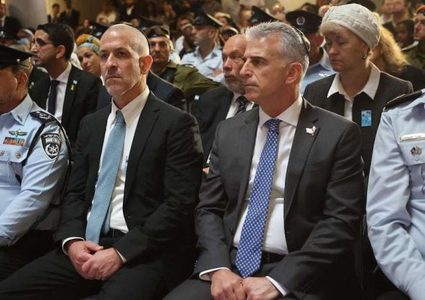 الوفد الإسرائيلي المفاوض يغادر إلى مصر