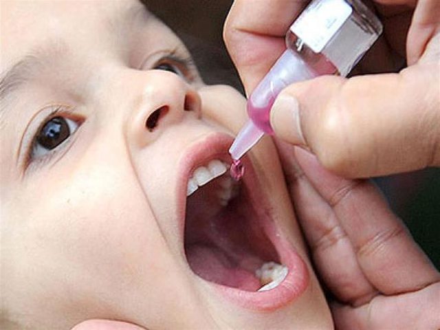 الصحة تعلن وصول طعومات شلل الأطفال وجاري ادخالها لغزة