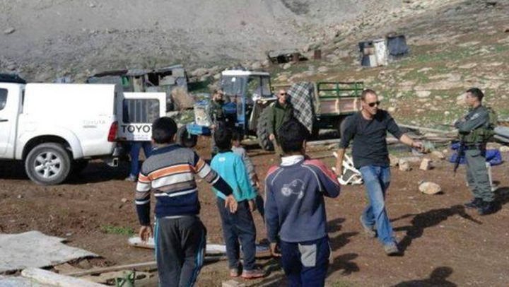 مستعمرون يقتحمون تجمعا بدويا في اريحا