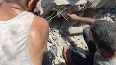 آثار الدمار الهائل بعد قصف الاحتلال لمنزل عائلة زعرب وسط خانيونس