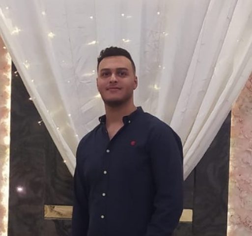 الطالب عادل عوض: رغم فقد الأحبة و ظروف الحرب المروعة واصلنا التعليم