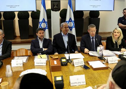 مصدر إسرائيلي: كلما توصلنا إلى حل بند في المفاوضات يضيف نتنياهو بندا جديدا