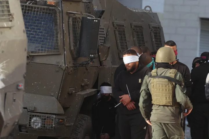 الاحتلال يشن حملة اعتقالات واقتحامات في الضفة