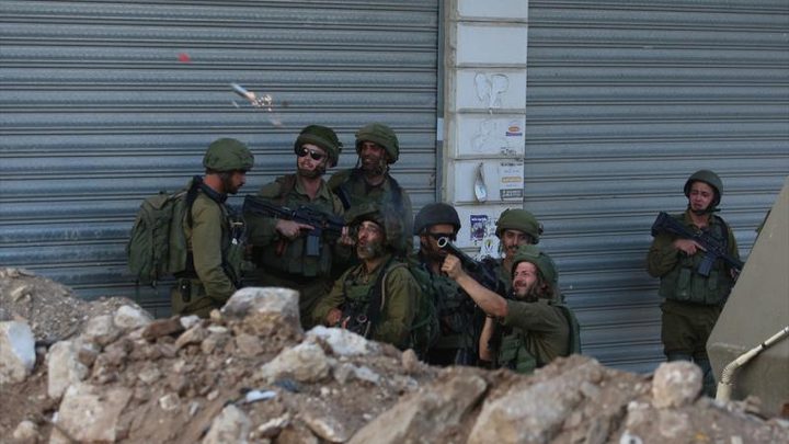 قوات الاحتلال تشن حملة اعتقالات في حي الجابريات بجنين