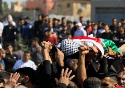 أهالي مخيم الفارعة يشيعون شهداءهم الأربعة