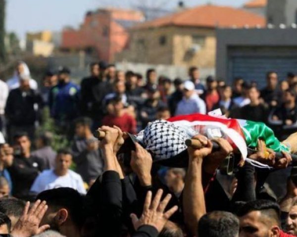 أهالي مخيم الفارعة يشيعون شهداءهم الأربعة