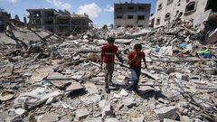 دمار كبير خلفه جيش الاحتلال في الجزء الشرقي من دير البلح وسط مدينة غزة