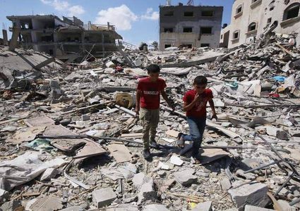 دمار كبير خلفه جيش الاحتلال في الجزء الشرقي من دير البلح وسط مدينة غزة