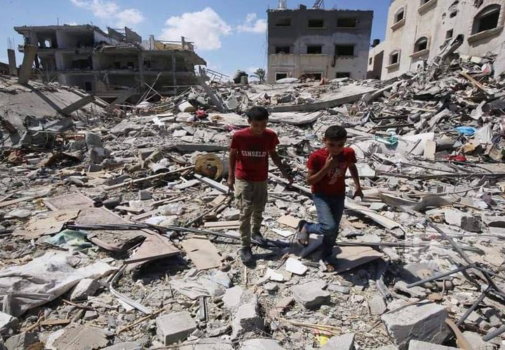 دمار كبير خلفه جيش الاحتلال في الجزء الشرقي من دير البلح وسط مدينة غزة
