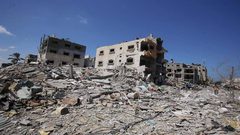 دمار كبير خلفه جيش الاحتلال في الجزء الشرقي من دير البلح وسط مدينة غزة